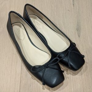 Liz Claiborne Black Flats with Bow Detail